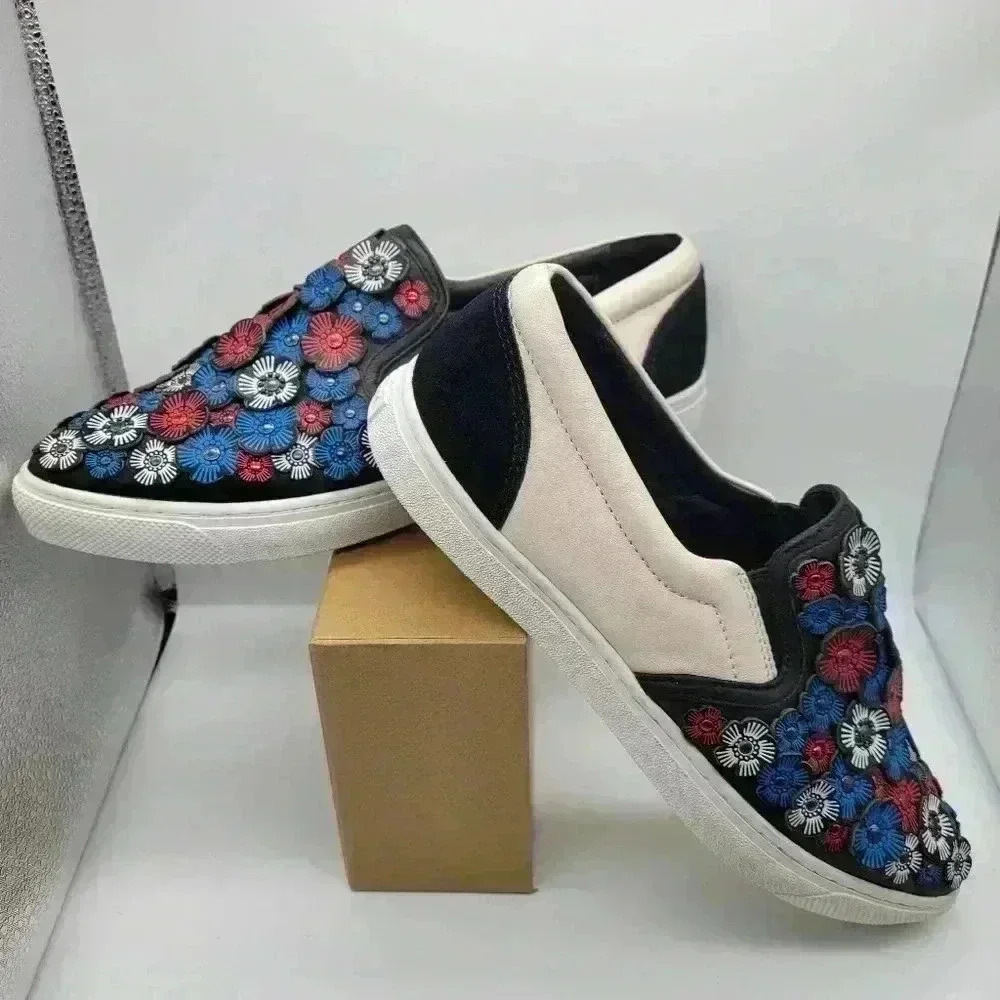 Woman COACH Chack Blue & Red Flower Embellished 3D Leather 8.5 Flats Cream Black - Picture 3 of 13